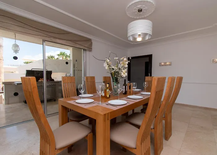 Stunning 6 Bedroom Private Heated Pool *