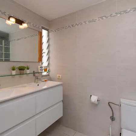 Stunning 6 Bedroom Private Heated Pool *