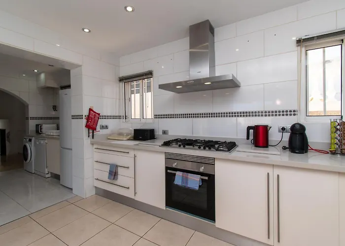 Stunning 6 Bedroom Private Heated Pool Willa