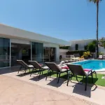 Stunning 6 Bedroom Private Heated Pool Willa *