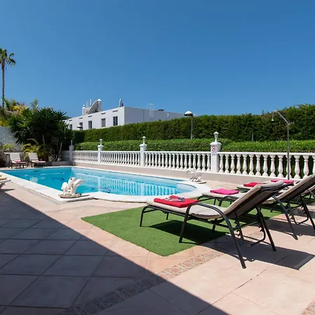 Stunning 6 Bedroom Private Heated Pool *