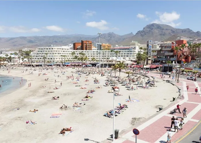 Stunning 6 Bedroom Private Heated Pool אדחה