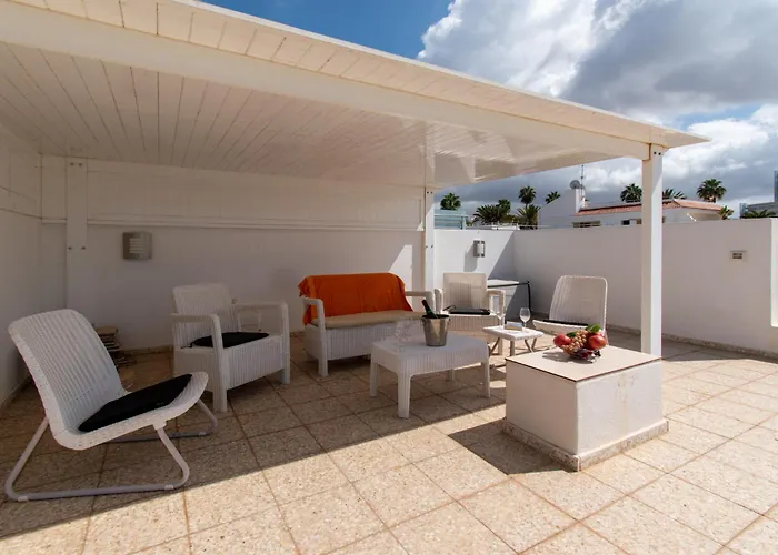 וילה Stunning 6 Bedroom Private Heated Pool אדחה