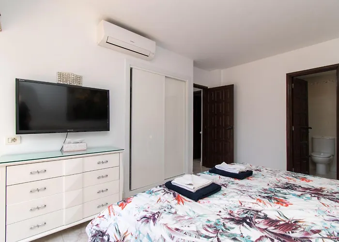 Stunning 6 Bedroom Private Heated Pool * אדחה