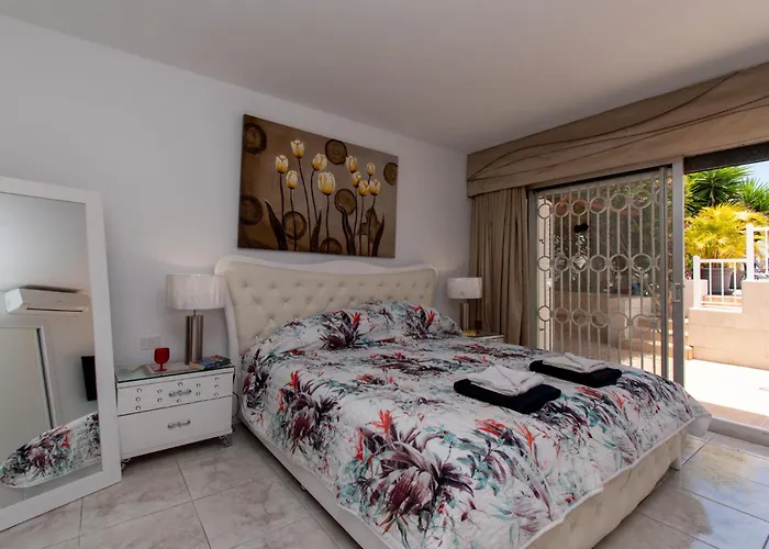 Stunning 6 Bedroom Private Heated Pool וילה אדחה