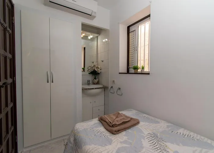 Stunning 6 Bedroom Private Heated Pool