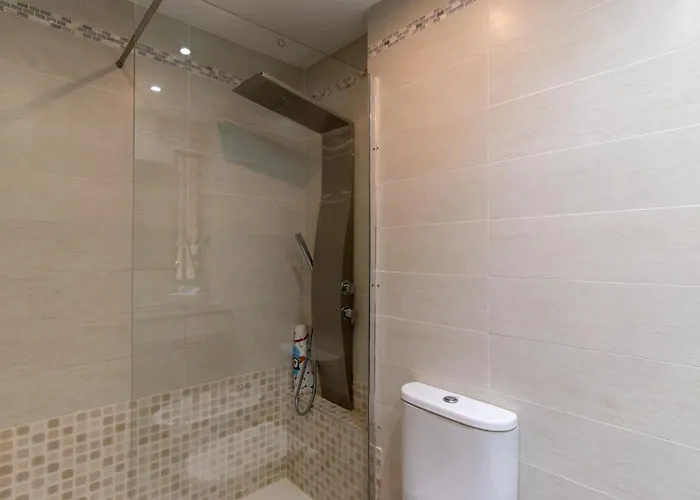 Stunning 6 Bedroom Private Heated Pool אדחה