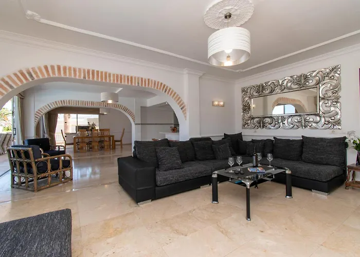 Stunning 6 Bedroom Private Heated Pool * 阿德耶