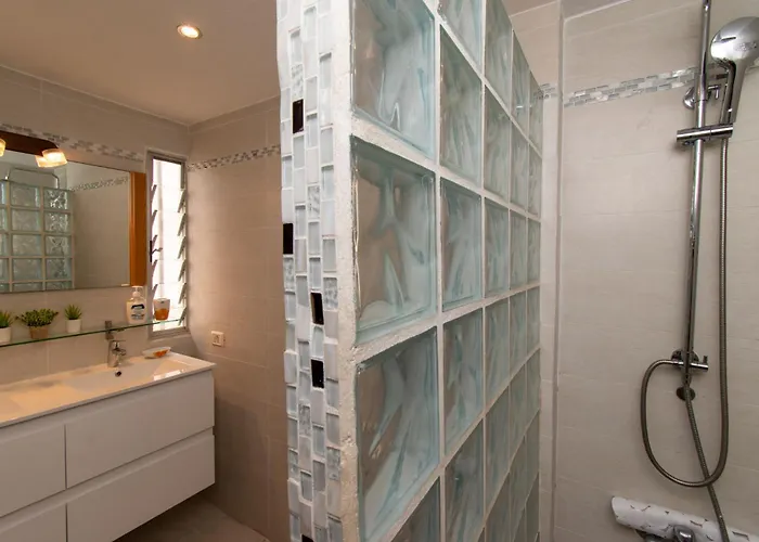 Stunning 6 Bedroom Private Heated Pool וילה