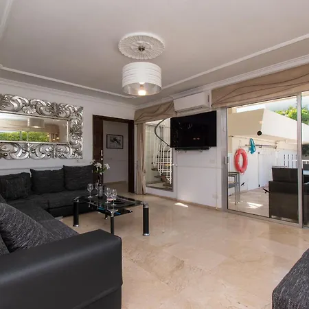 Stunning 6 Bedroom Private Heated Pool فيلة *